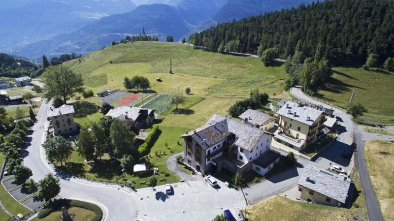 Hotel, Bar & Bistrot Saint Nicolas Gran Paradiso Exterior photo