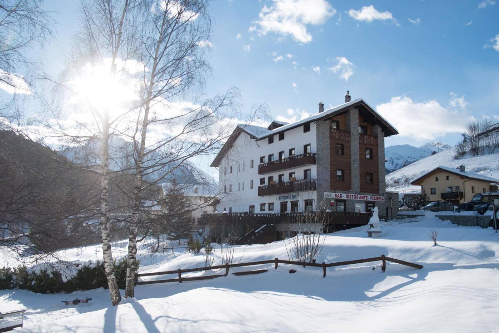 Hotel, Bar & Bistrot Saint Nicolas Gran Paradiso Exterior photo