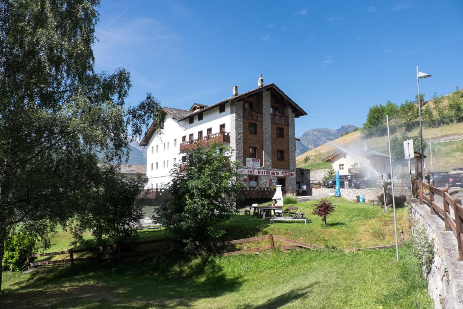 Hotel, Bar & Bistrot Saint Nicolas Gran Paradiso Exterior photo
