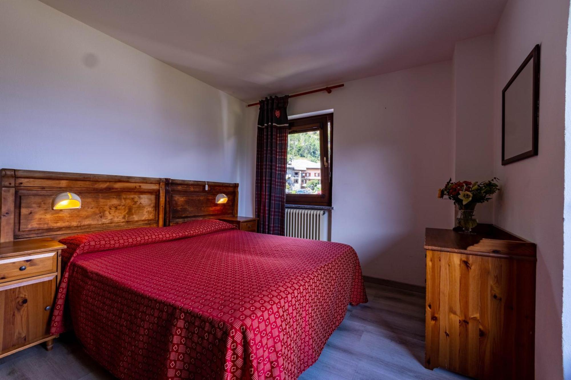 Hotel, Bar & Bistrot Saint Nicolas Gran Paradiso Exterior photo