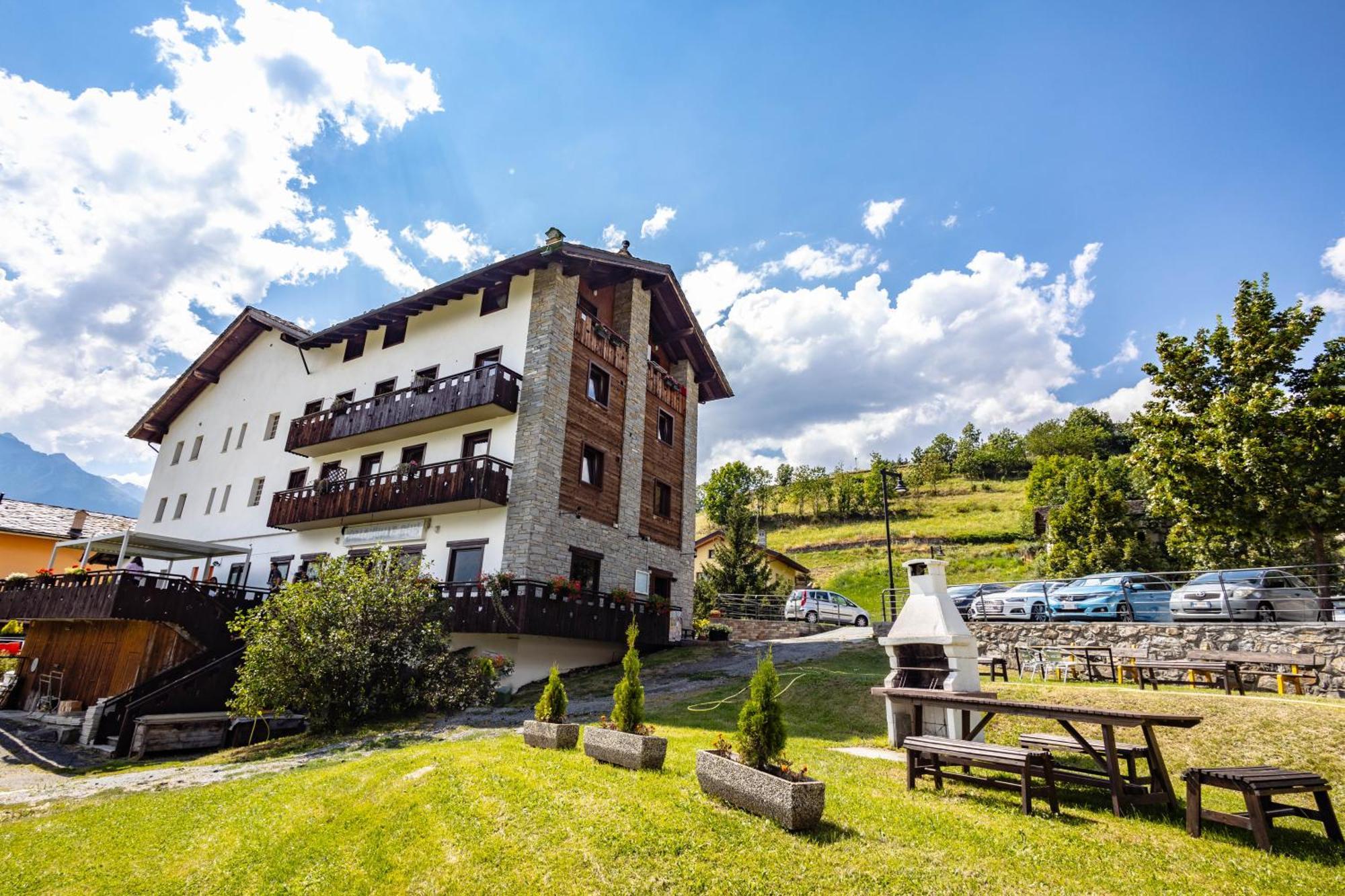 Hotel, Bar & Bistrot Saint Nicolas Gran Paradiso Exterior photo