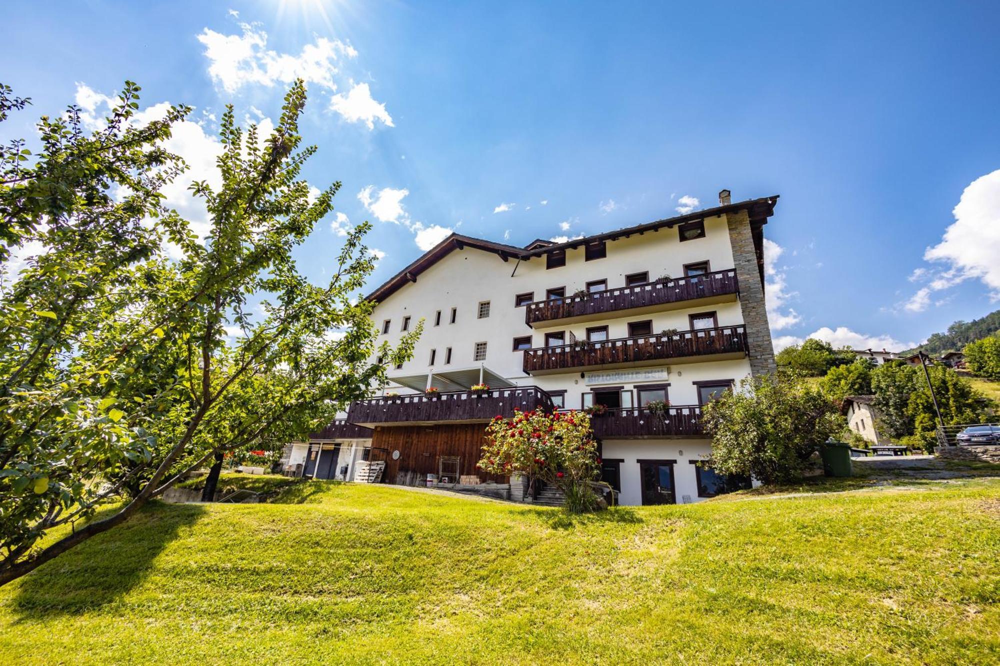 Hotel, Bar & Bistrot Saint Nicolas Gran Paradiso Exterior photo