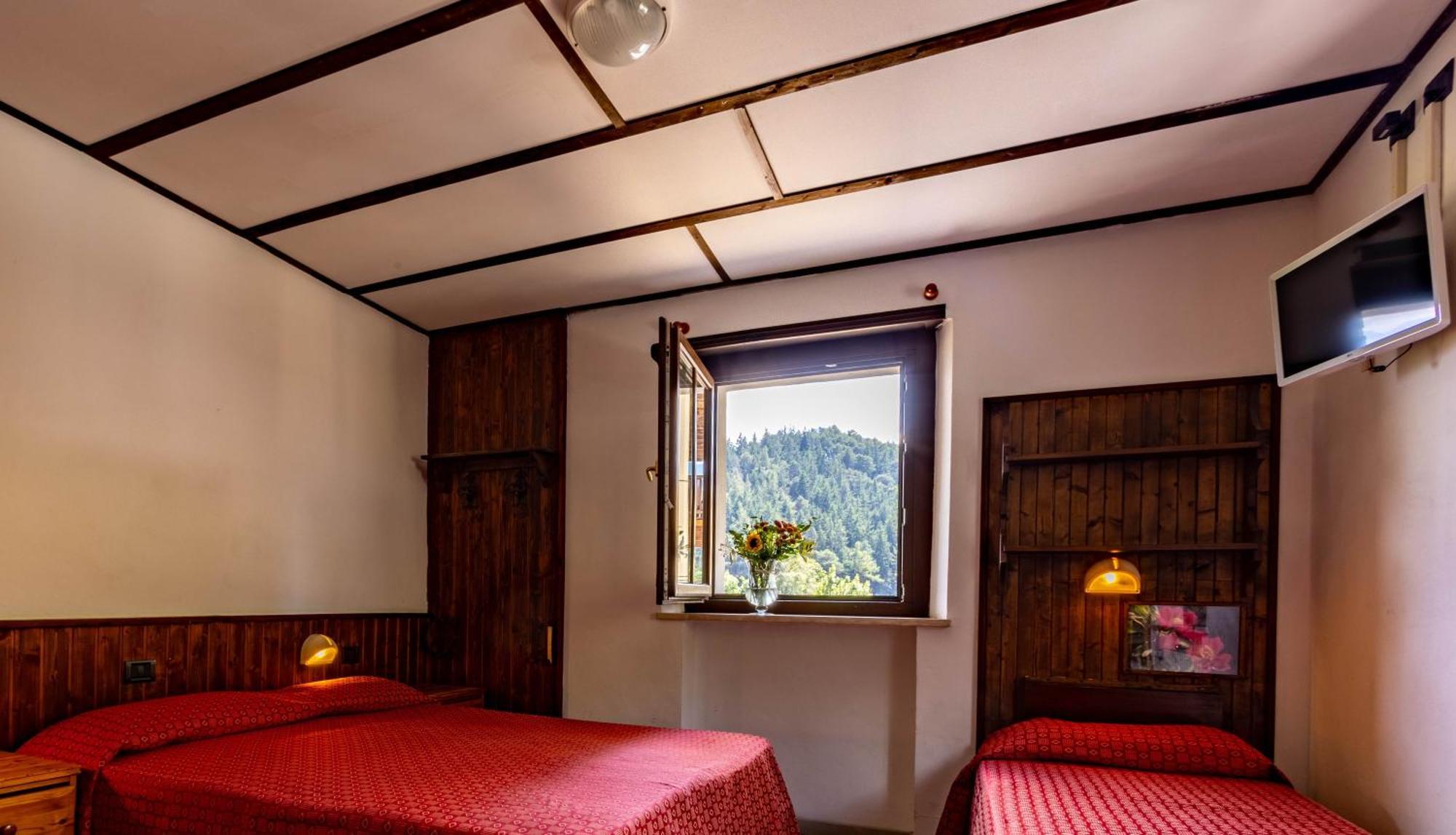 Hotel, Bar & Bistrot Saint Nicolas Gran Paradiso Exterior photo