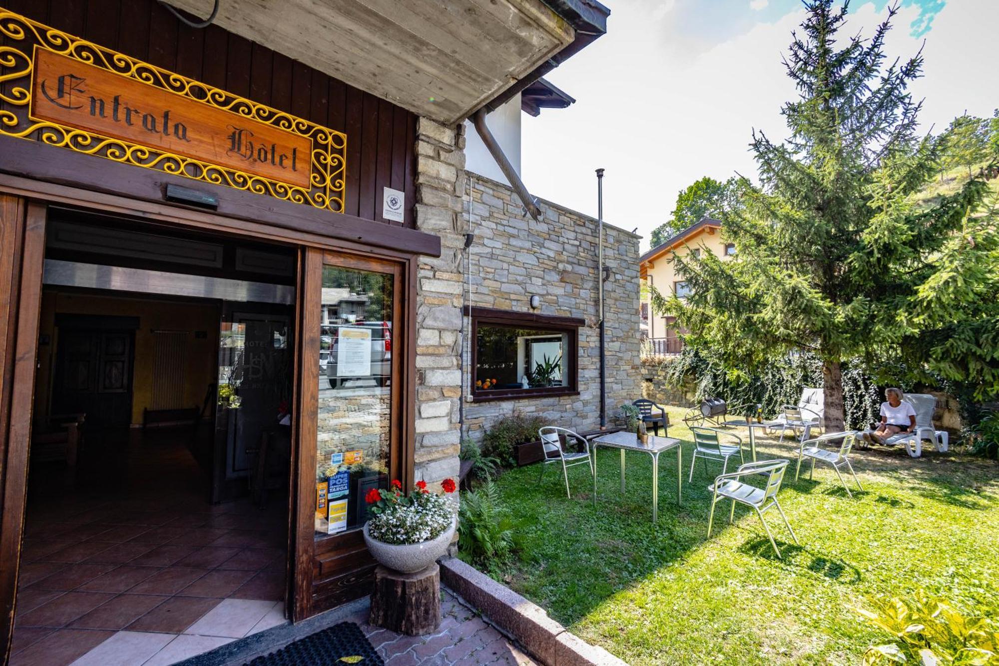 Hotel, Bar & Bistrot Saint Nicolas Gran Paradiso Exterior photo