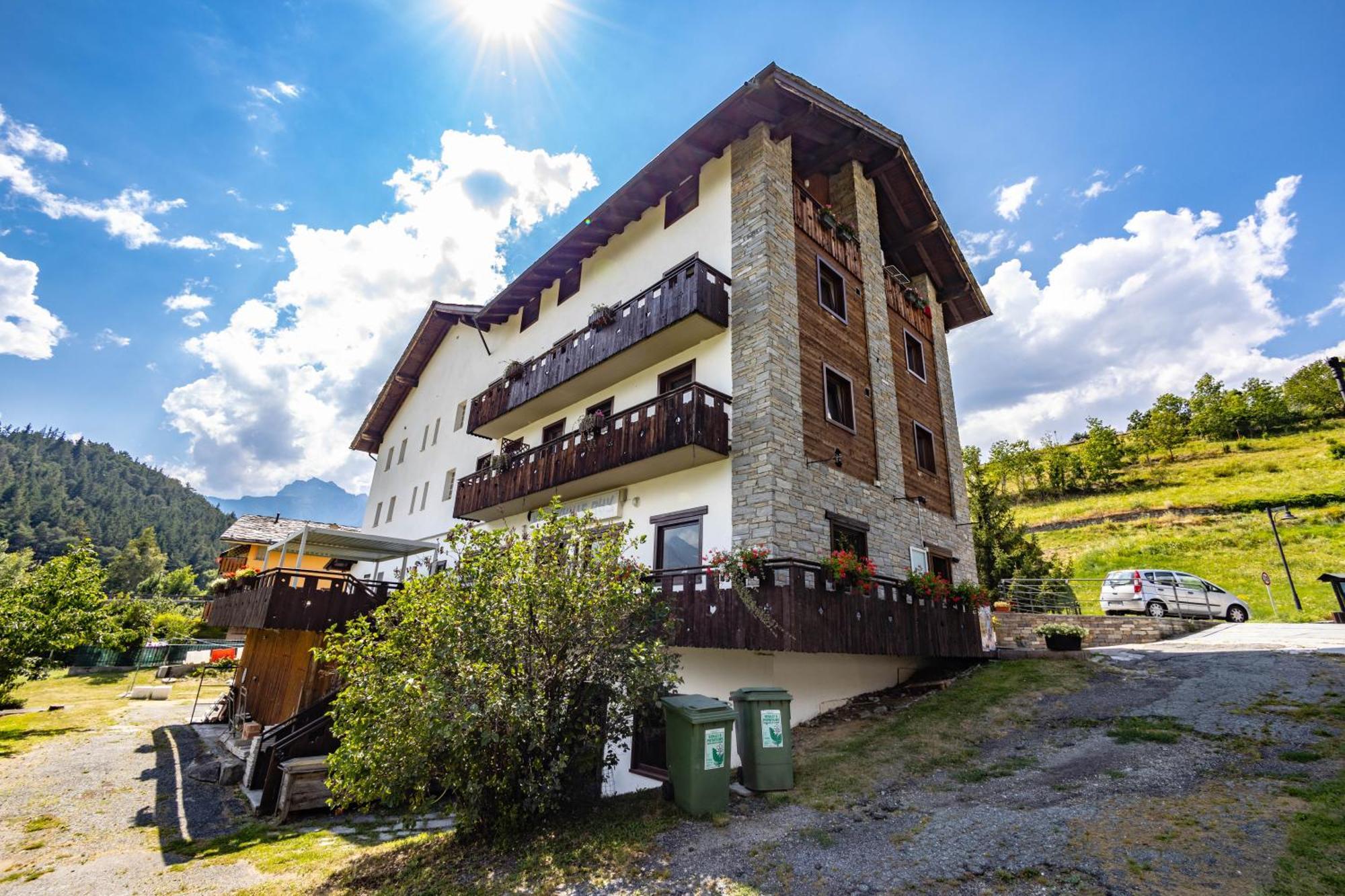 Hotel, Bar & Bistrot Saint Nicolas Gran Paradiso Exterior photo