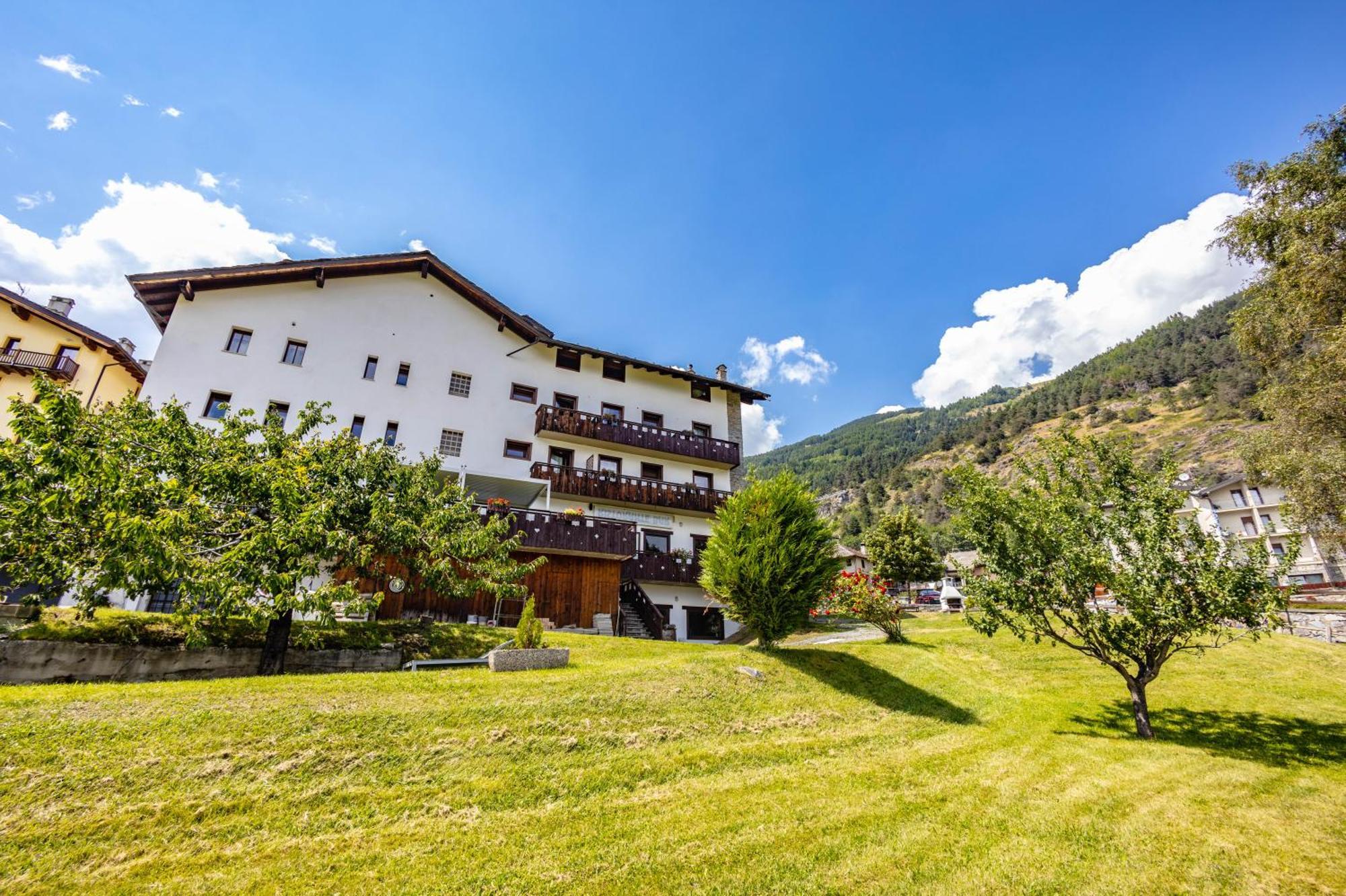 Hotel, Bar & Bistrot Saint Nicolas Gran Paradiso Exterior photo