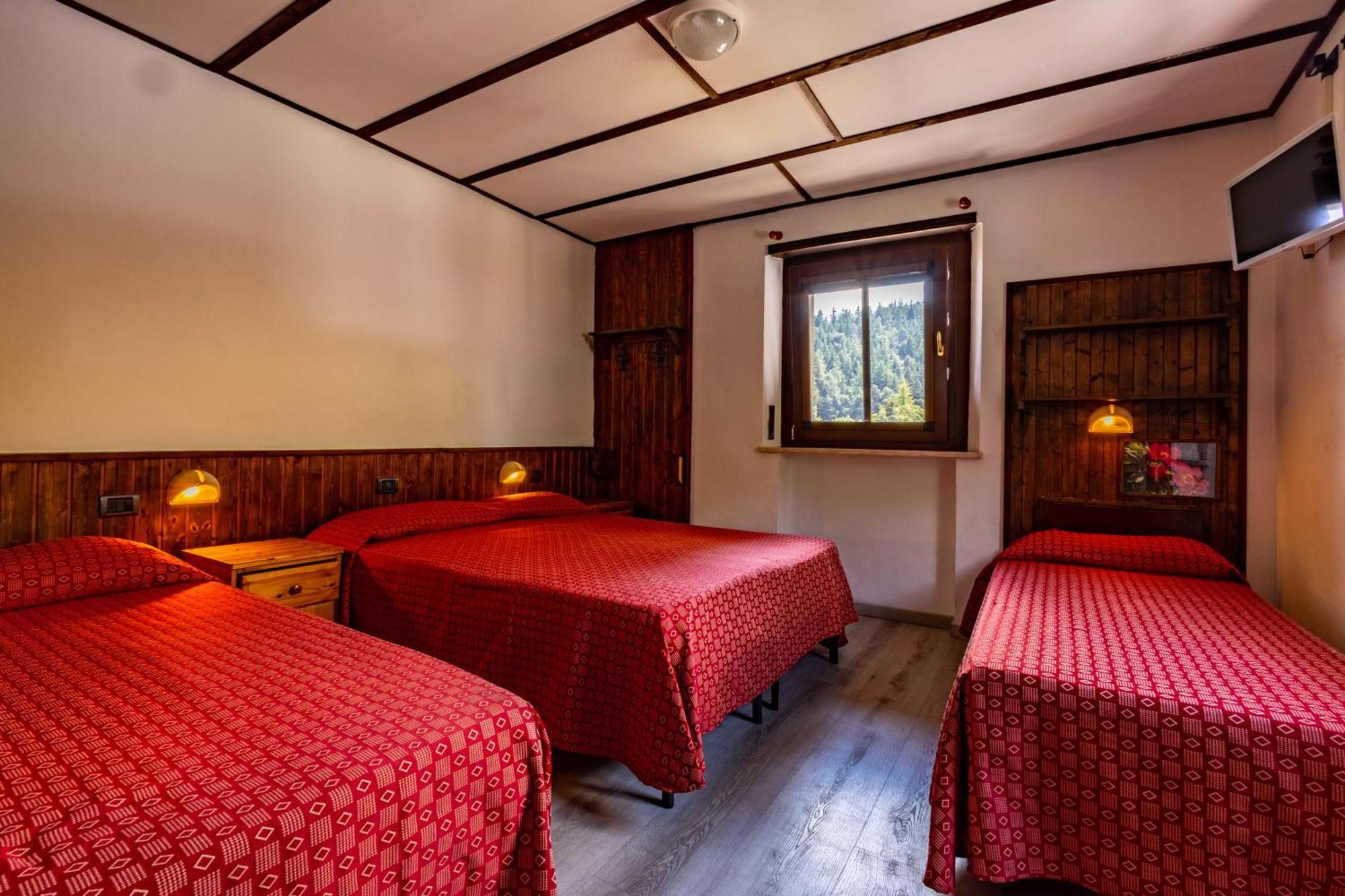 Hotel, Bar & Bistrot Saint Nicolas Gran Paradiso Exterior photo