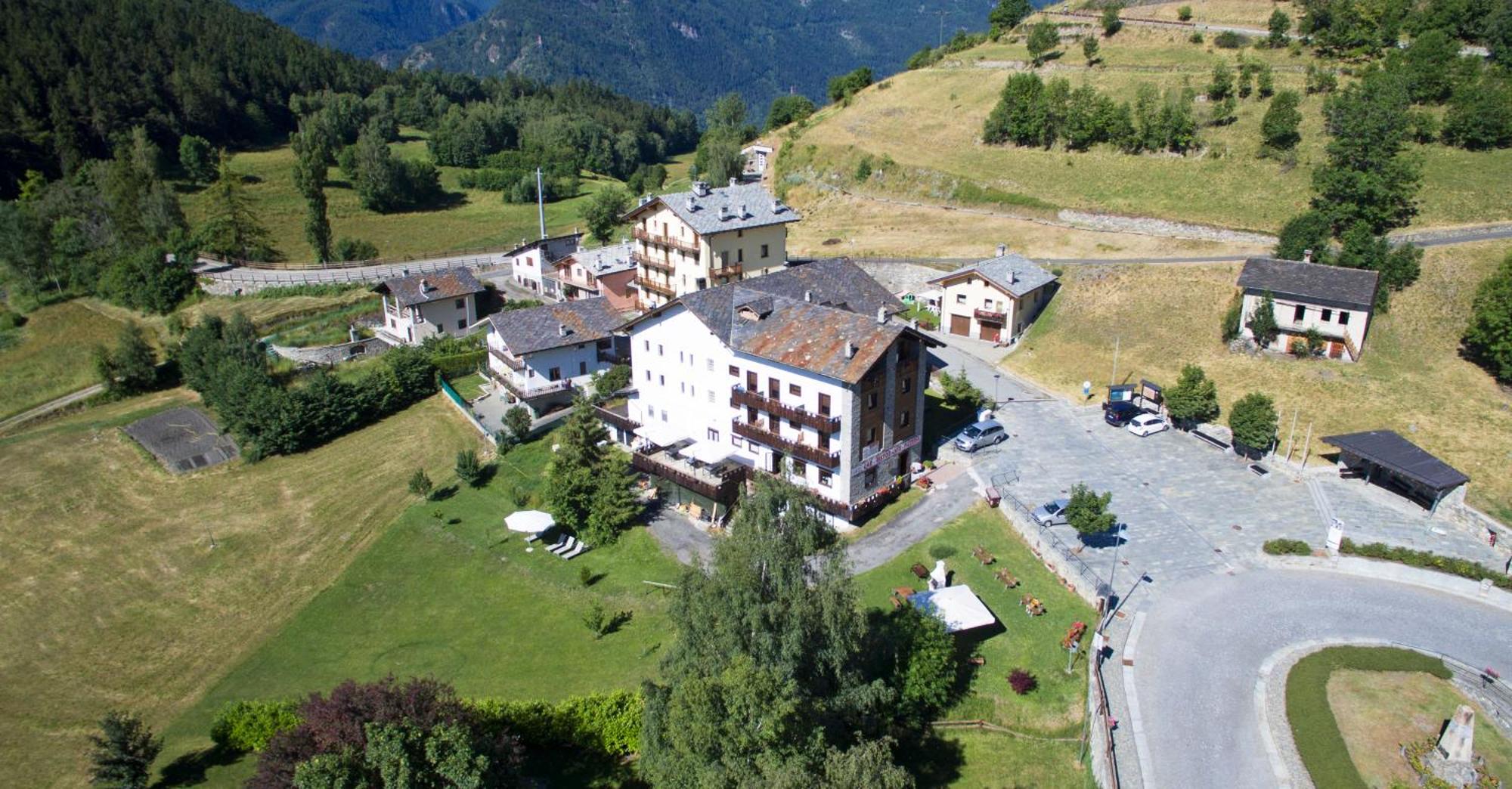 Hotel, Bar & Bistrot Saint Nicolas Gran Paradiso Exterior photo